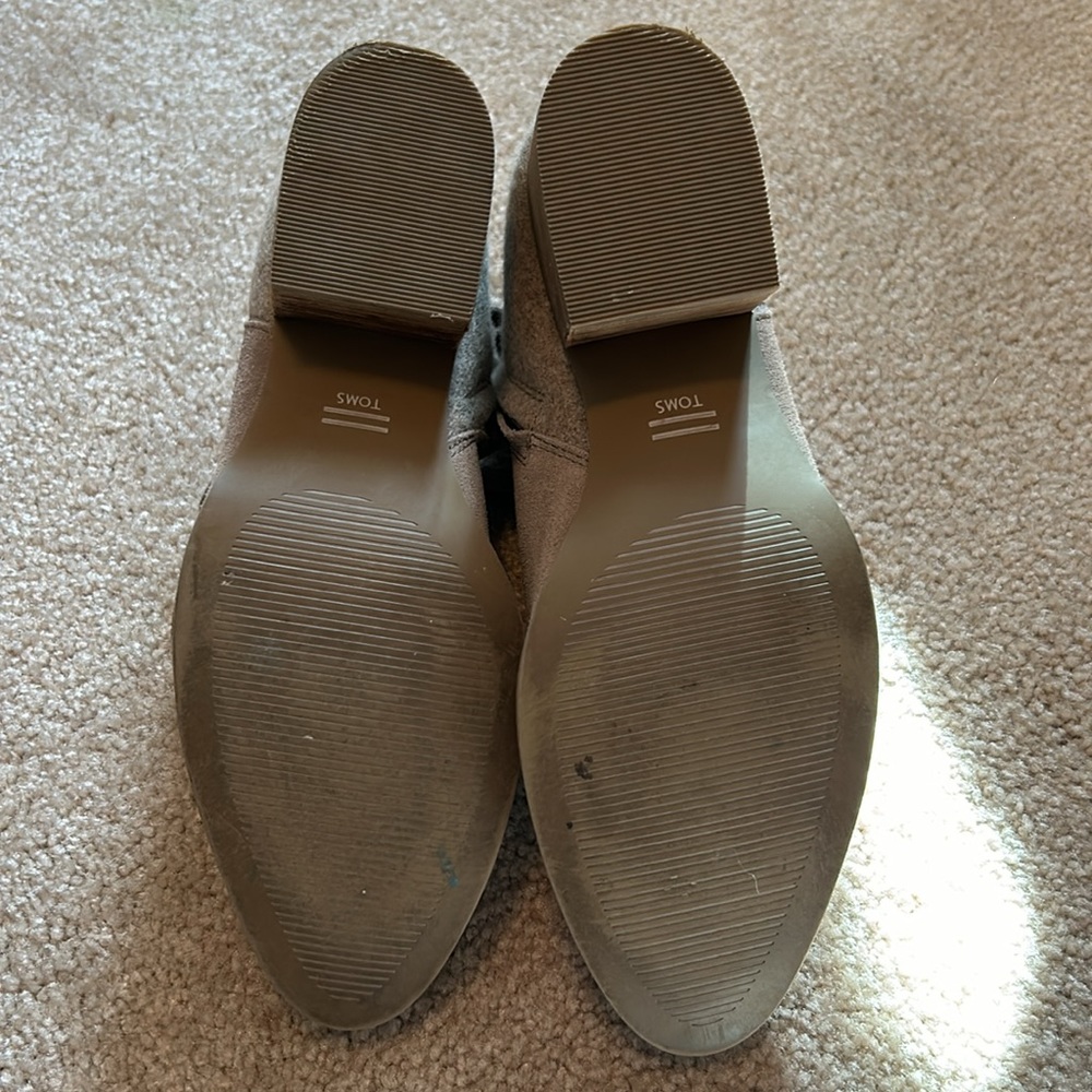 Tom’s Booties - Picture 3 of 4